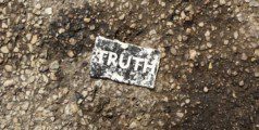 Hvem ejer sandheden - og af hvem og hvornår må den egentlig betvivles?
