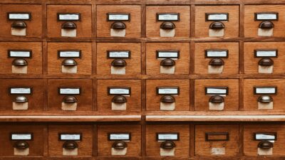 "Racisme" og "injurier" bør være lovlig